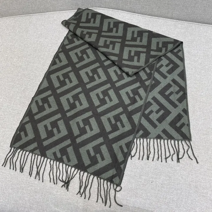 スーパーコピー フェンディ マフラー