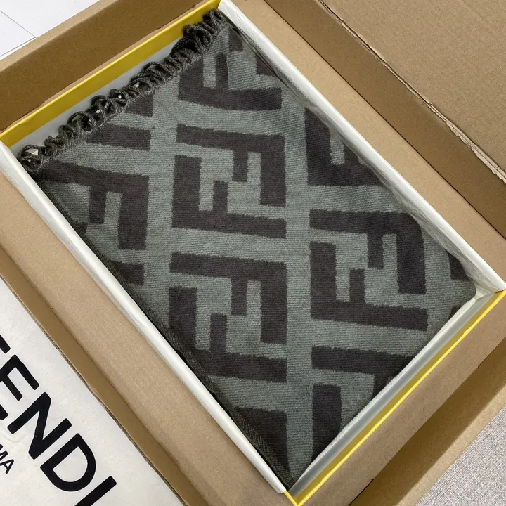 スーパーコピー フェンディ マフラー