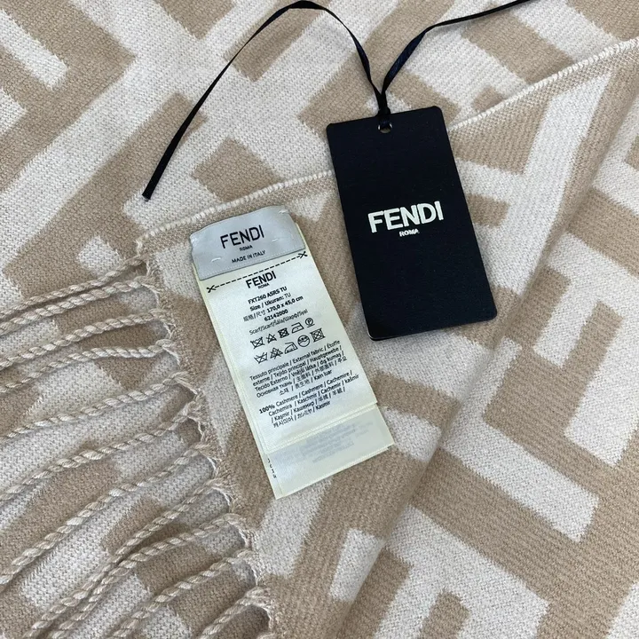 スーパーコピー フェンディ マフラー