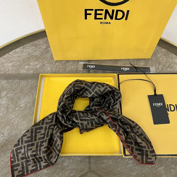 スーパーコピー フェンディ マフラー