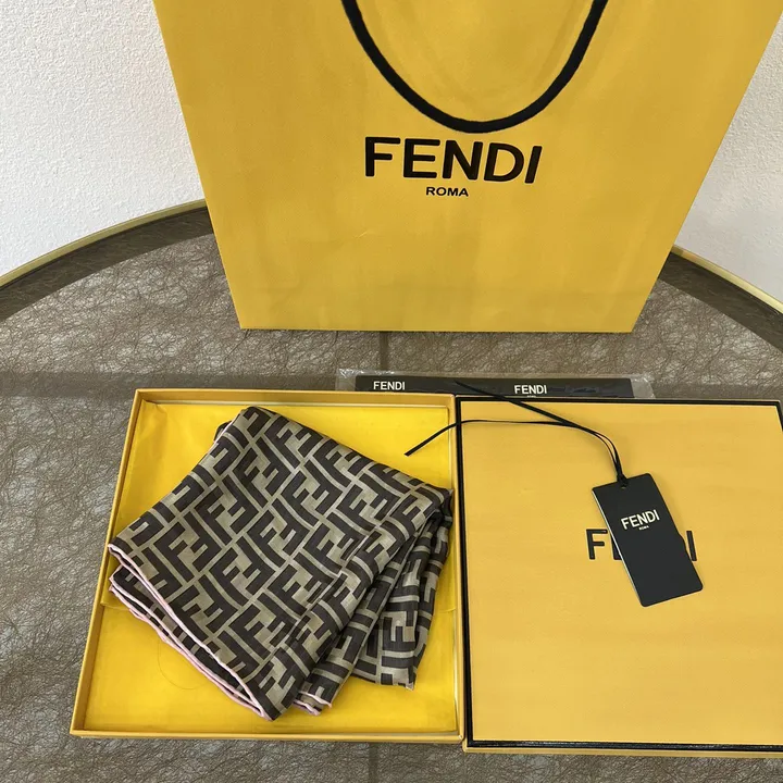 スーパーコピー フェンディ マフラー