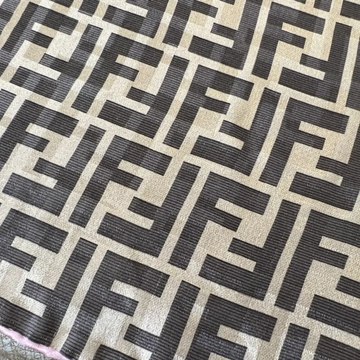 スーパーコピー フェンディ マフラー