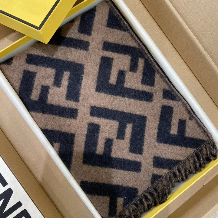 スーパーコピー フェンディ マフラー