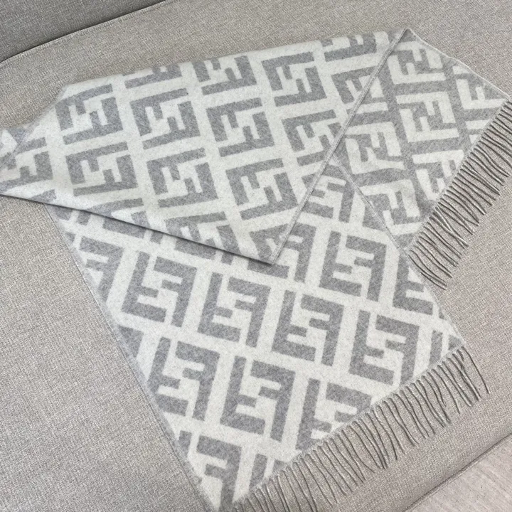 スーパーコピー フェンディ マフラー