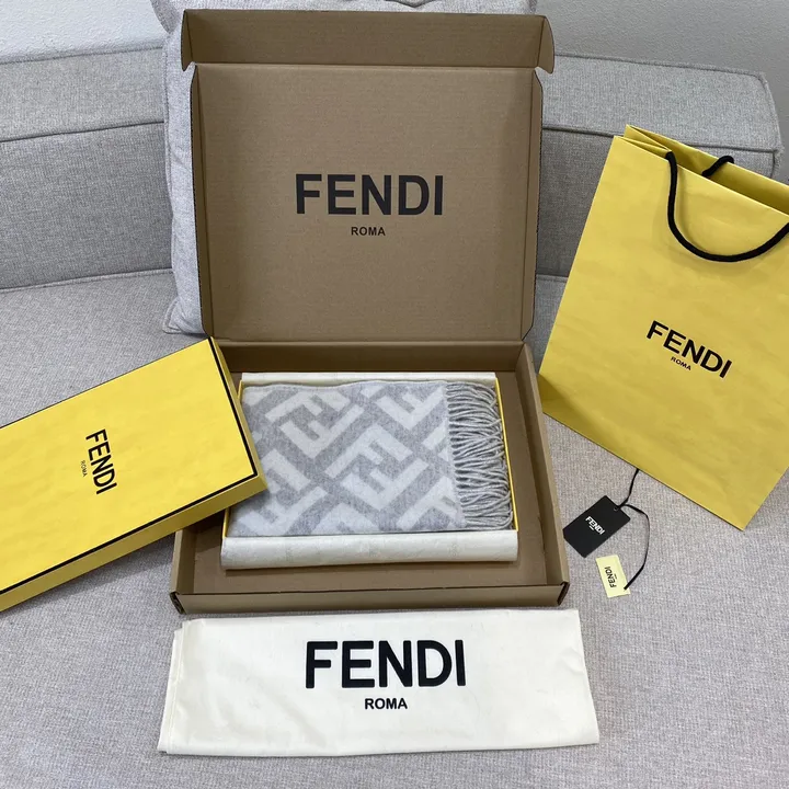 スーパーコピー フェンディ マフラー