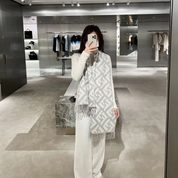 スーパーコピー フェンディ マフラー