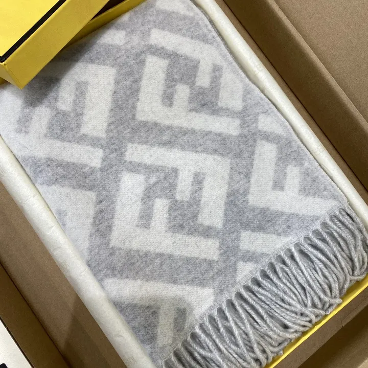 スーパーコピー フェンディ マフラー