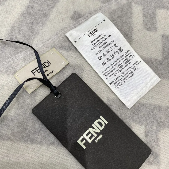 スーパーコピー フェンディ マフラー