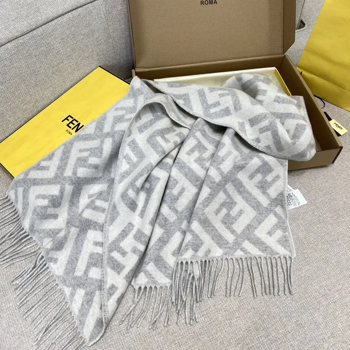 スーパーコピー フェンディ マフラー