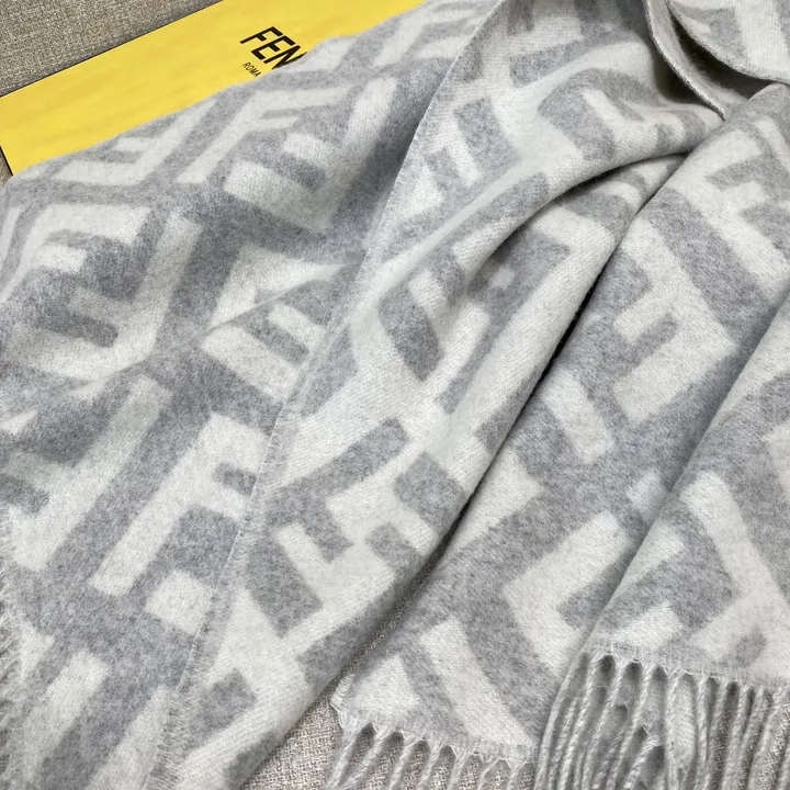 スーパーコピー フェンディ マフラー