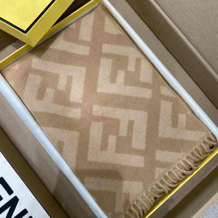 スーパーコピー フェンディ マフラー