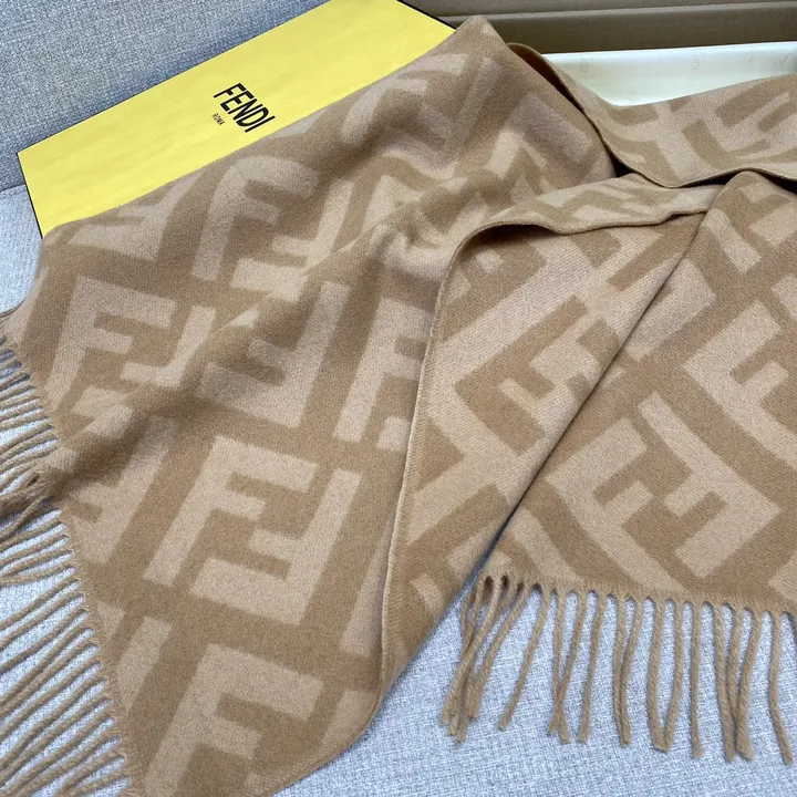 スーパーコピー フェンディ マフラー