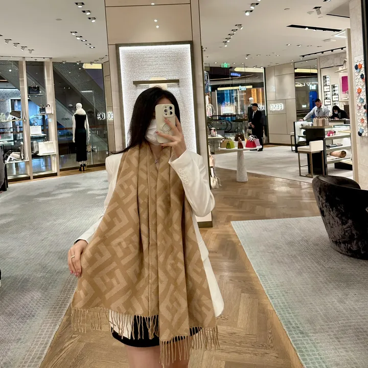 スーパーコピー フェンディ マフラー