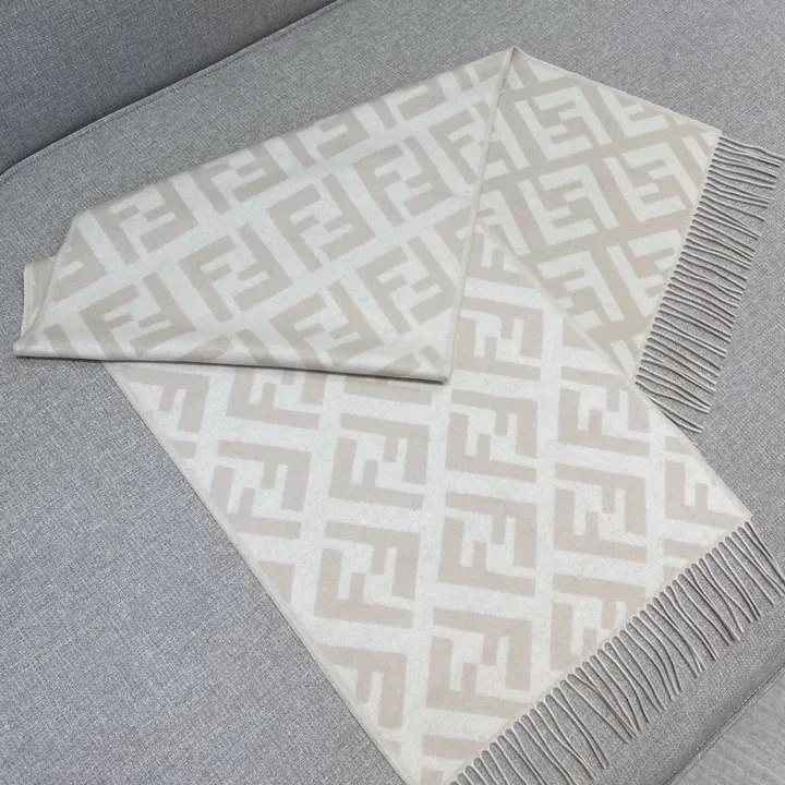 スーパーコピー フェンディ マフラー