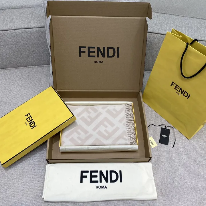 スーパーコピー フェンディ マフラー