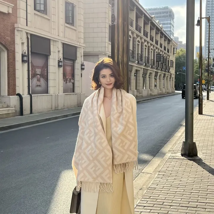 スーパーコピー フェンディ マフラー