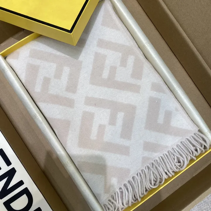 スーパーコピー フェンディ マフラー