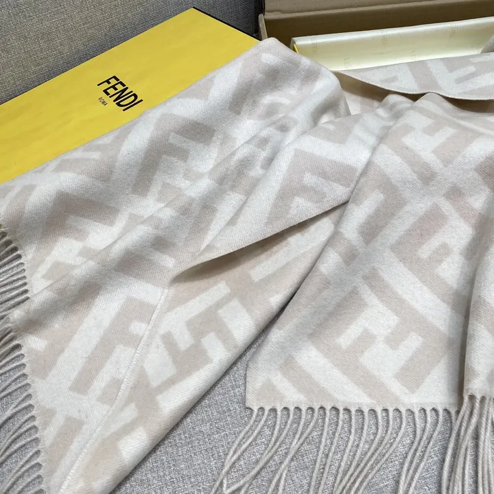 スーパーコピー フェンディ マフラー