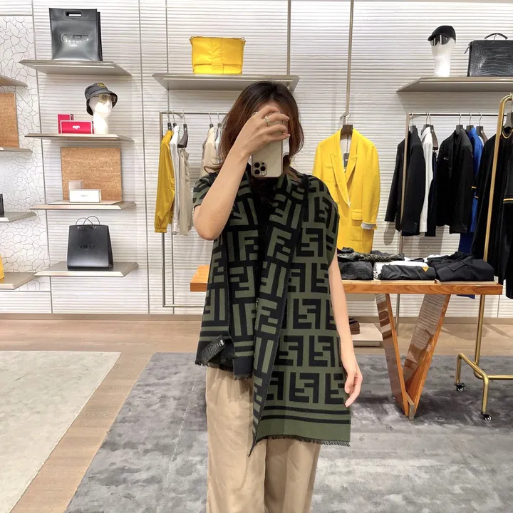 スーパーコピー フェンディ マフラー