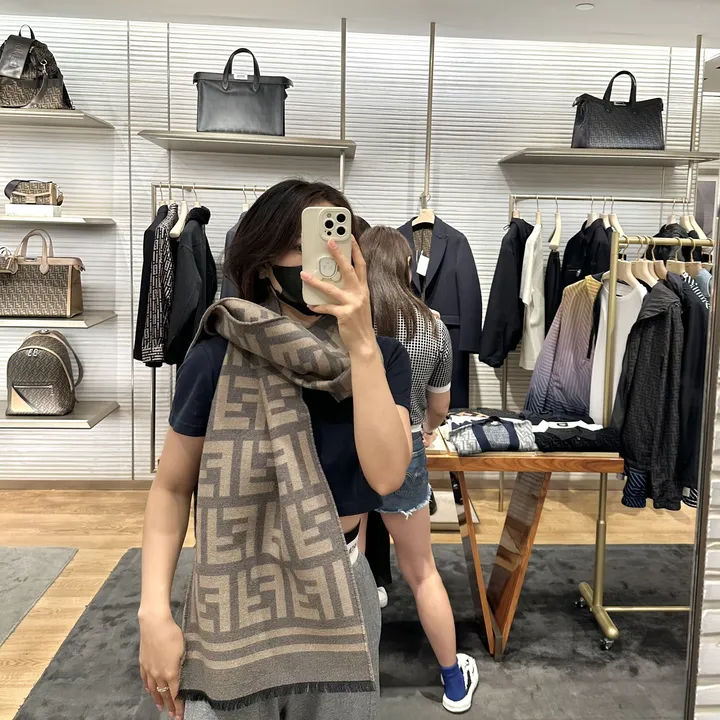 スーパーコピー フェンディ マフラー