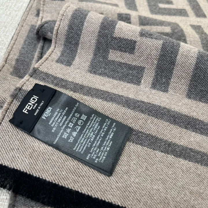 スーパーコピー フェンディ マフラー