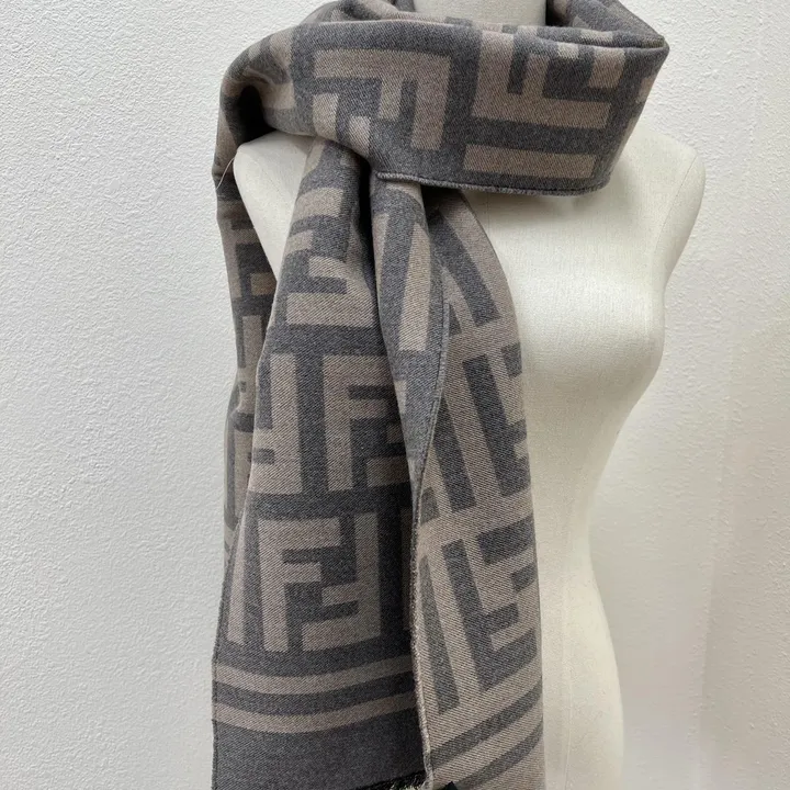 スーパーコピー フェンディ マフラー