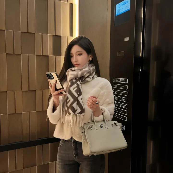 スーパーコピー フェンディ マフラー