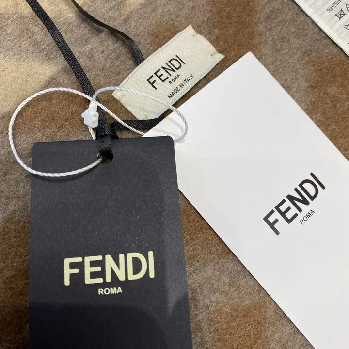 スーパーコピー フェンディ マフラー