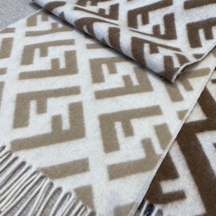 スーパーコピー フェンディ マフラー