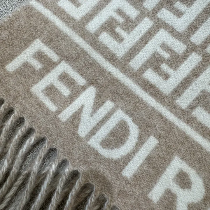 スーパーコピー フェンディ マフラー