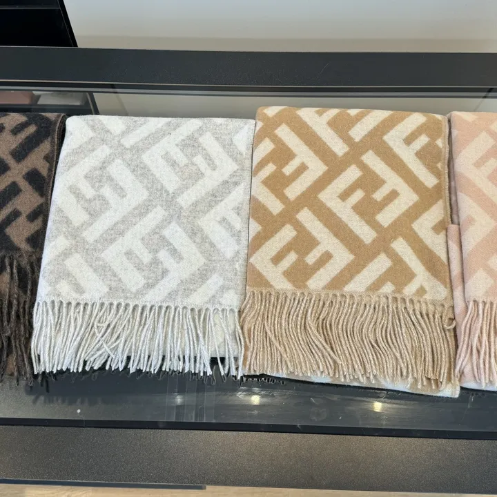 スーパーコピー フェンディ マフラー