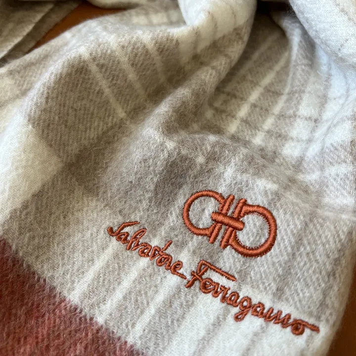 スーパーコピー フェラガモ マフラー