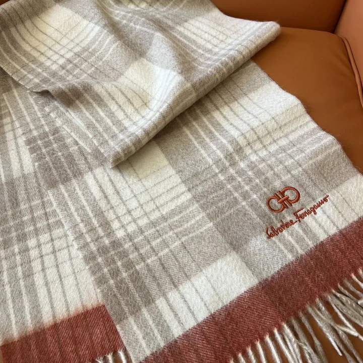 スーパーコピー フェラガモ マフラー