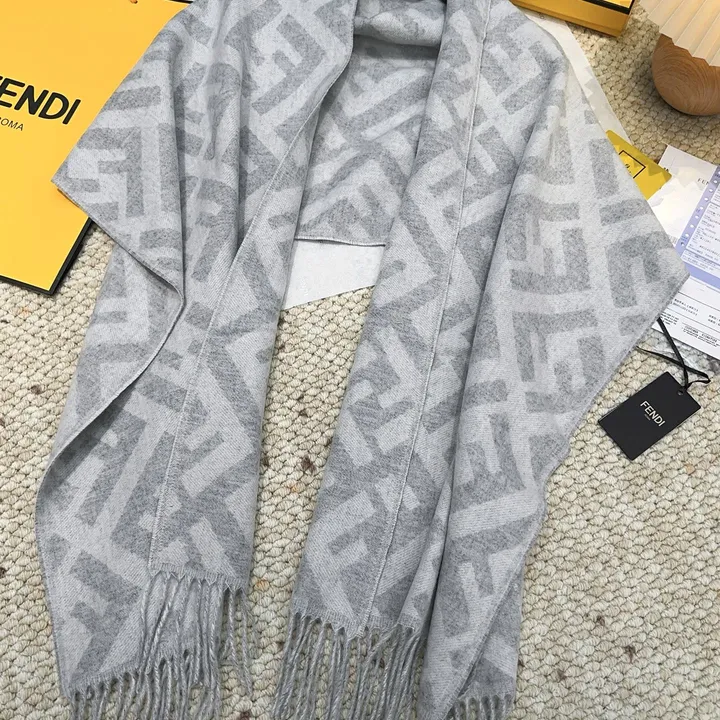 スーパーコピー フェンディ マフラー