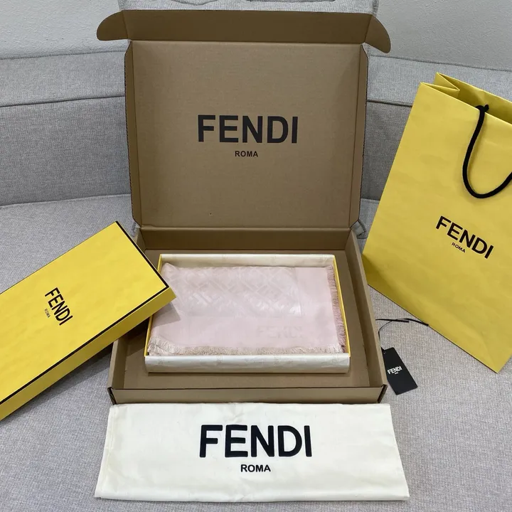 スーパーコピー フェンディ マフラー