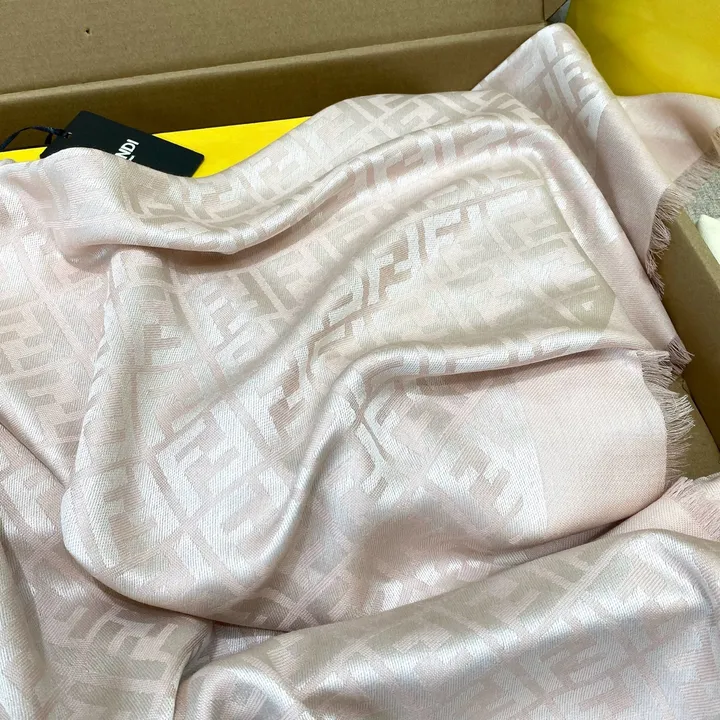 スーパーコピー フェンディ マフラー