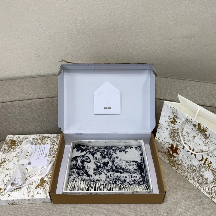 スーパーコピー ディオール マフラー