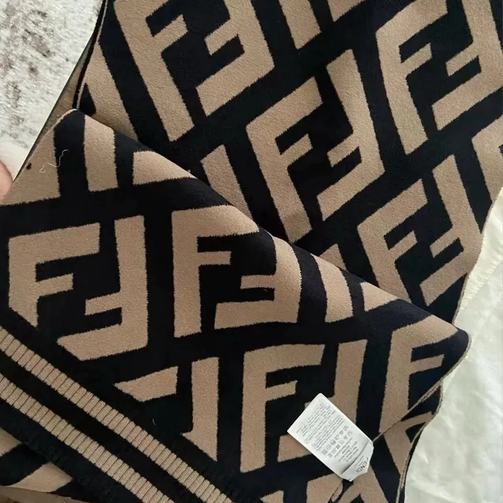 スーパーコピー フェンディ マフラー