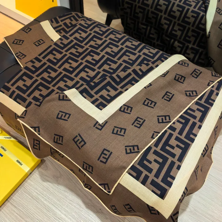 スーパーコピー フェンディ マフラー