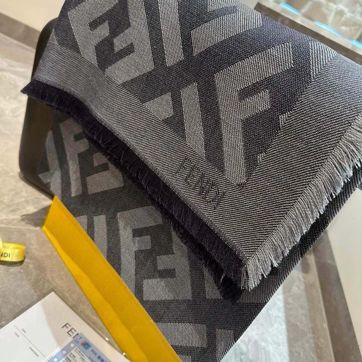 スーパーコピー フェンディ マフラー