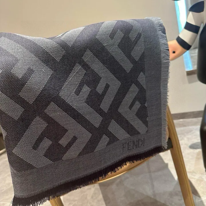 スーパーコピー フェンディ マフラー