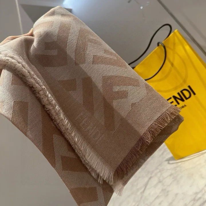 スーパーコピー フェンディ マフラー