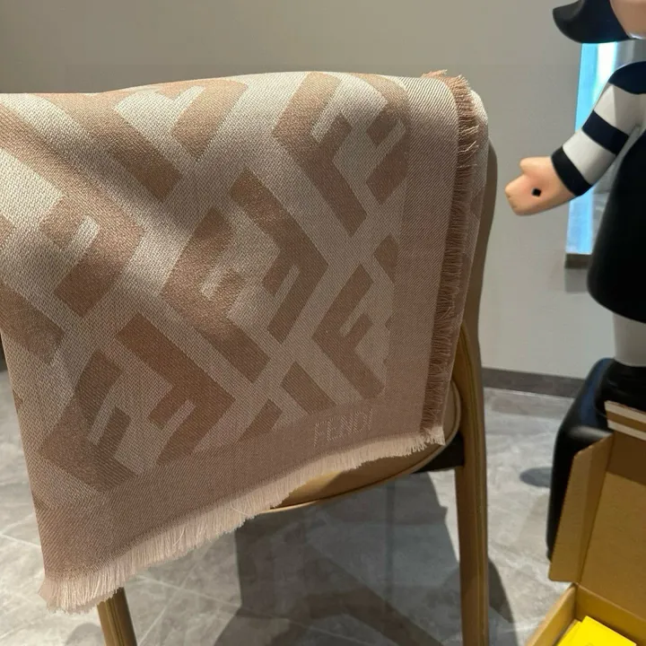 スーパーコピー フェンディ マフラー