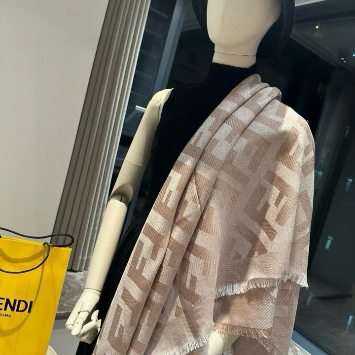 スーパーコピー フェンディ マフラー