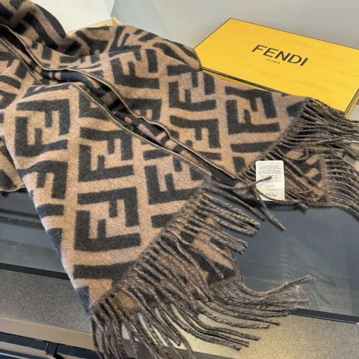 スーパーコピー フェンディ マフラー