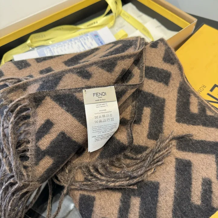 スーパーコピー フェンディ マフラー