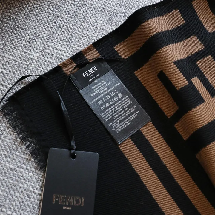 スーパーコピー フェンディ マフラー