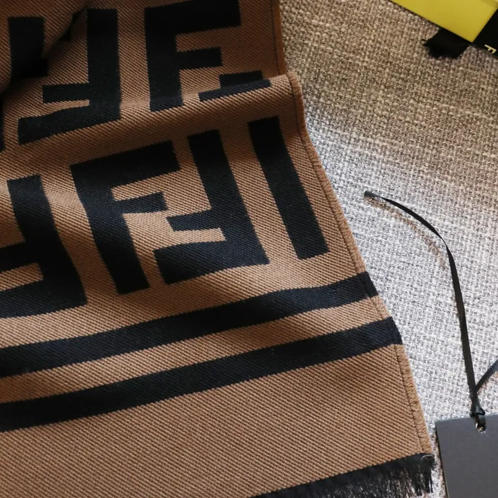 スーパーコピー フェンディ マフラー