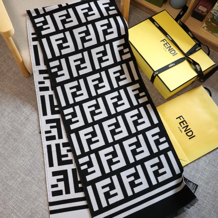 スーパーコピー フェンディ マフラー