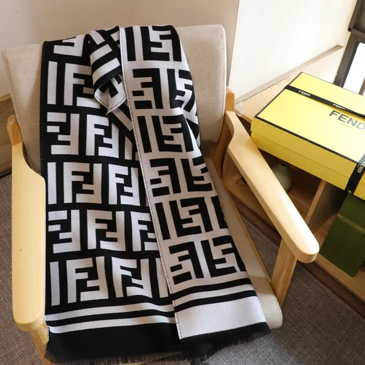 スーパーコピー フェンディ マフラー